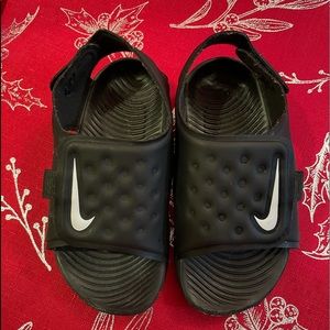 Black toddler Nike Sandals